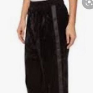 BLACK TUXEDO SILK JOGGER BY SPLENDID